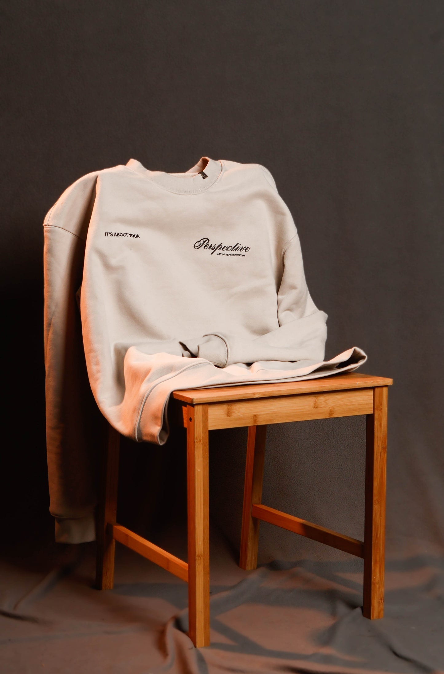 Crewneck Cursive Perspective Beige